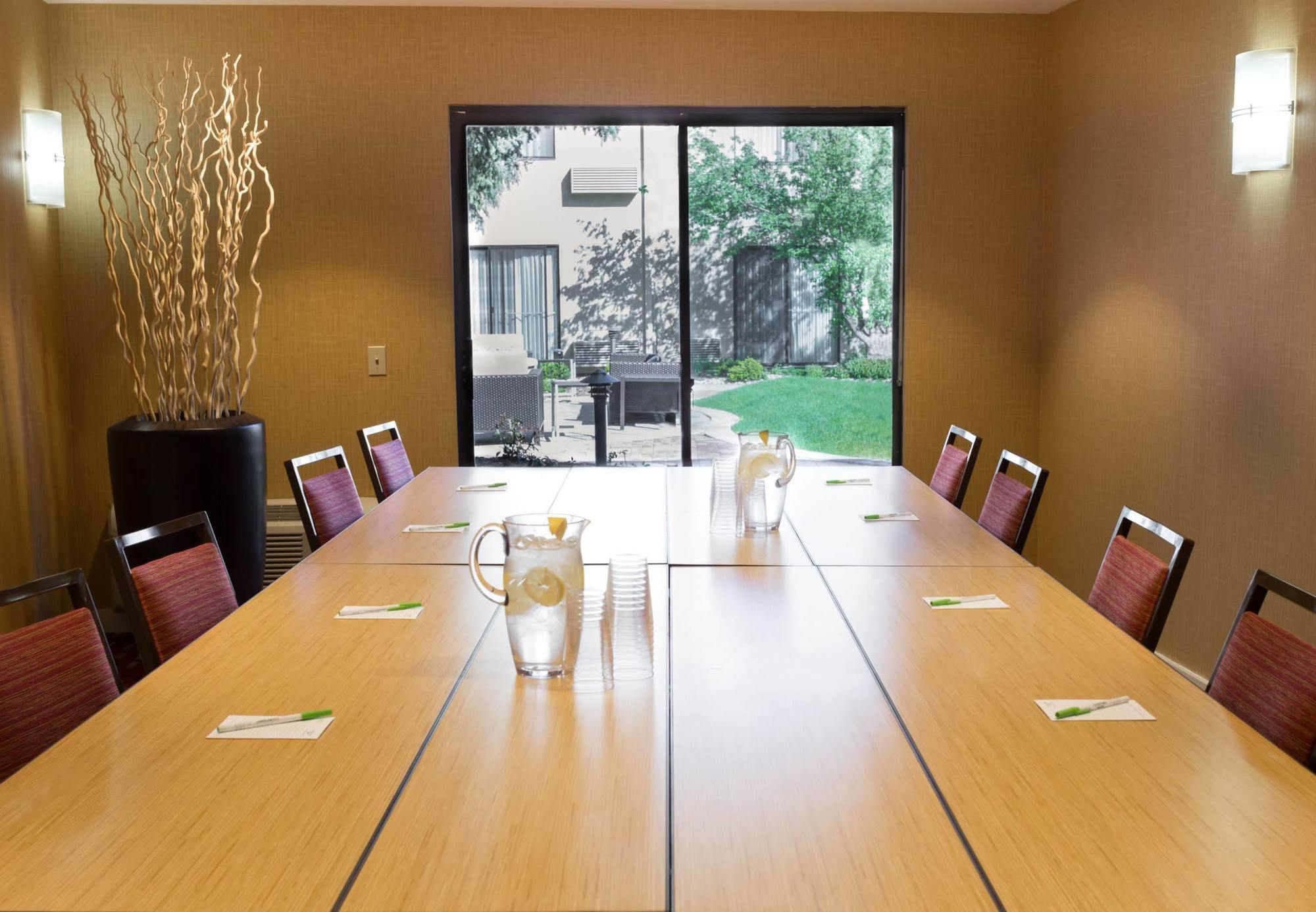 Courtyard By Marriott Fort Collins Buitenkant foto